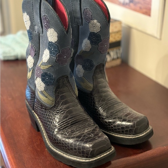 Boots - Picture 1 of 6